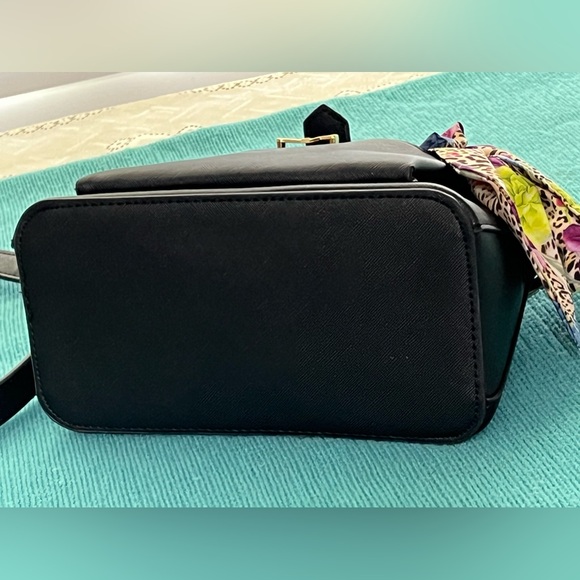 💕 Preloved Betsey Johnson Dome Satchel Handbag 💕 - Picture 7 of 11